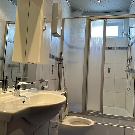 Modernes 5 , 6 Und 7 In Appartement *
